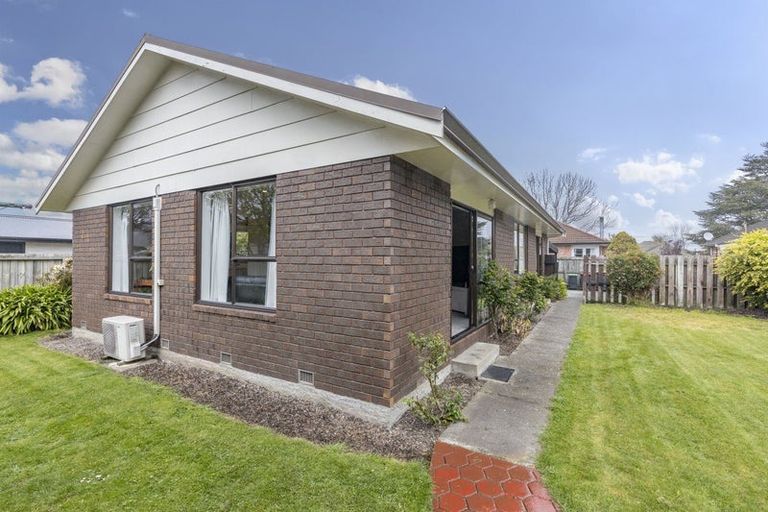 Photo of property in 2/21 Dunedin Street, Redwood, Christchurch, 8051
