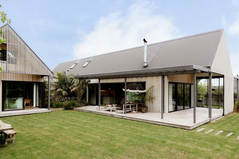Photo of property in 16 Shearwater Lane, Point Wells, 0986