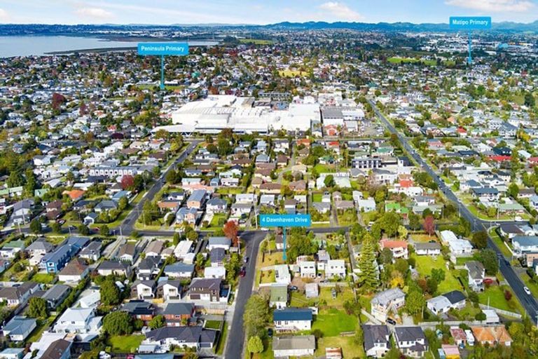 Photo of property in 4 Dawnhaven Drive, Te Atatu Peninsula, Auckland, 0610