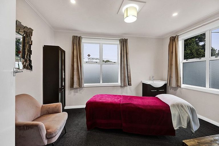 Photo of property in 304 South Road, Hawera, 4610