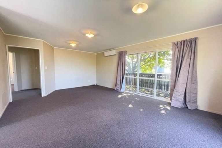 Photo of property in 25 Kelman Road, Kelston, Auckland, 0602