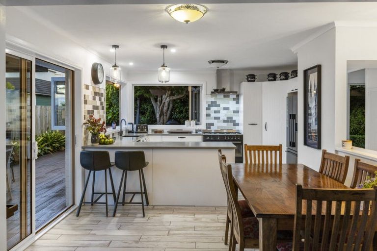 Photo of property in 156 Hinewa Road, Otumoetai, Tauranga, 3110