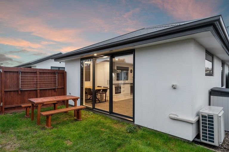 Photo of property in 30a/2 Northcote Road, Northcote, Christchurch, 8052