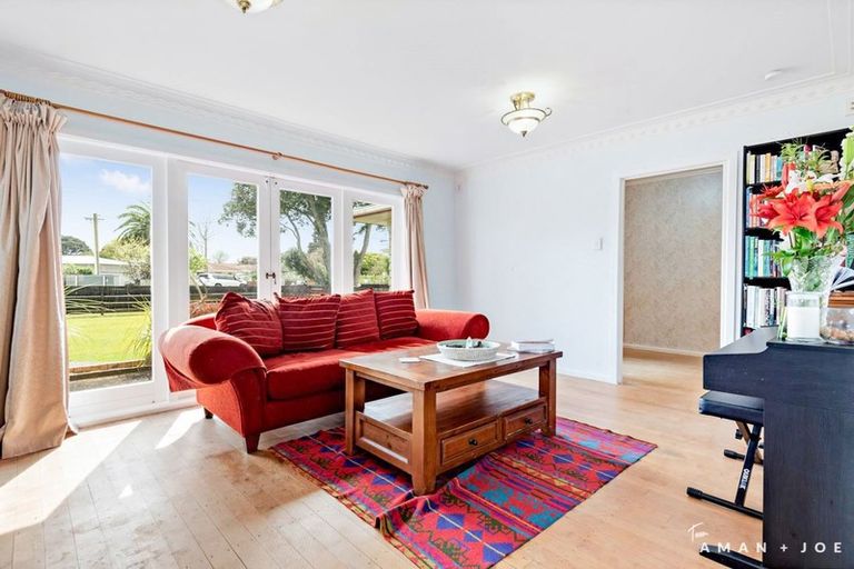 Photo of property in 46 Taikata Road, Te Atatu Peninsula, Auckland, 0610