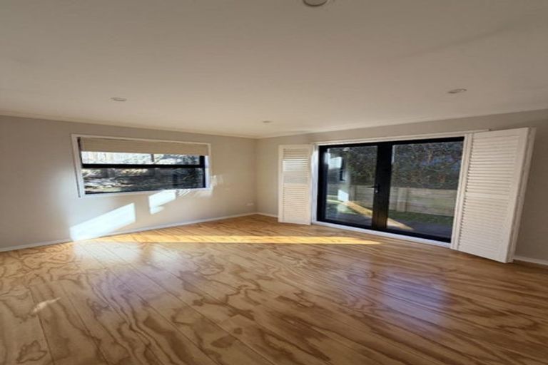 Photo of property in 2 Ebrington Place, Strandon, New Plymouth, 4312