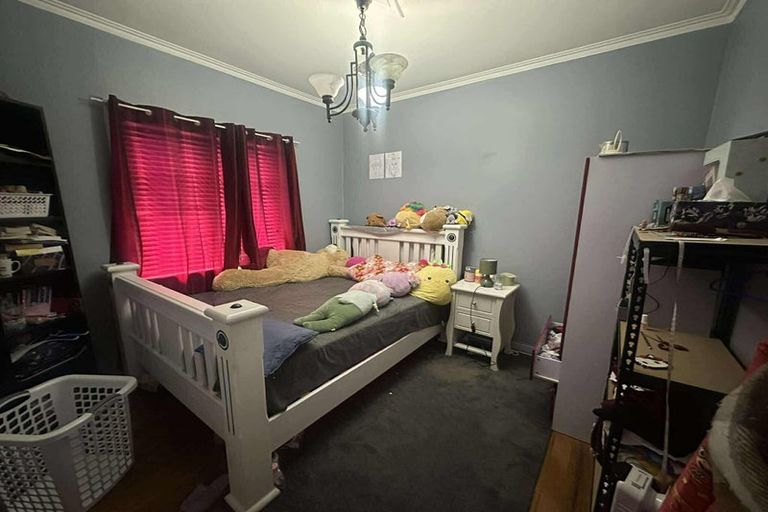 Photo of property in 22 Saint Ronans Avenue, Waterloo, Lower Hutt, 5011