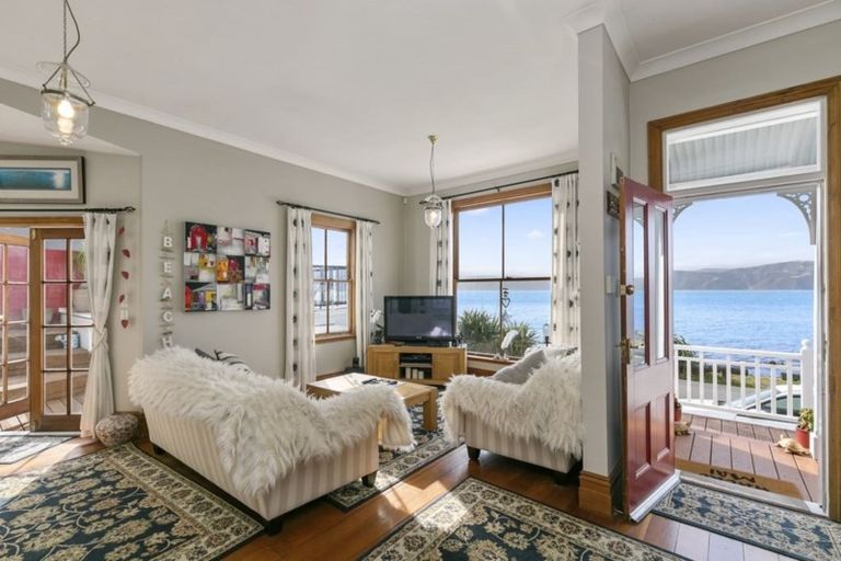 Photo of property in 285 Karaka Bay Road, Karaka Bays, Wellington, 6022