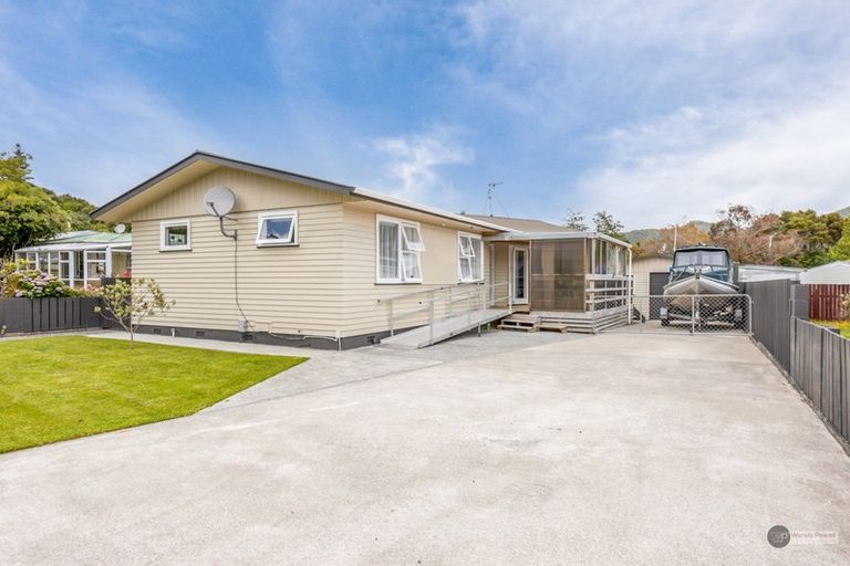 Photo of property in 8 Mimihau Grove, Wainuiomata, Lower Hutt, 5014