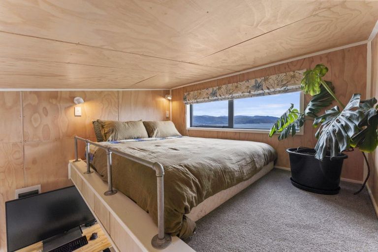 Photo of property in 25 Singers Road, Korokoro, Lower Hutt, 5012