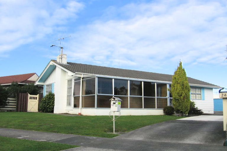 Photo of property in 24 Paradise Place, Milson, Palmerston North, 4414