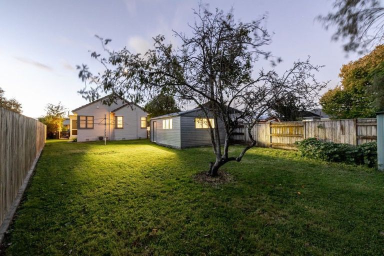 Photo of property in 27 Savage Crescent, West End, Palmerston North, 4412