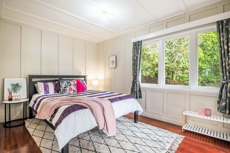 Photo of property in 2/39 Lysander Crescent, Beach Haven, Auckland, 0626