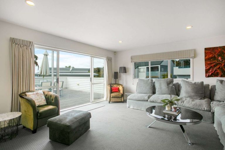 Photo of property in 129 Hobsonville Road, West Harbour, Auckland, 0618