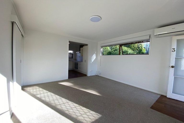 Photo of property in 3/9 Fuchsia Place, Birkdale, Auckland, 0626