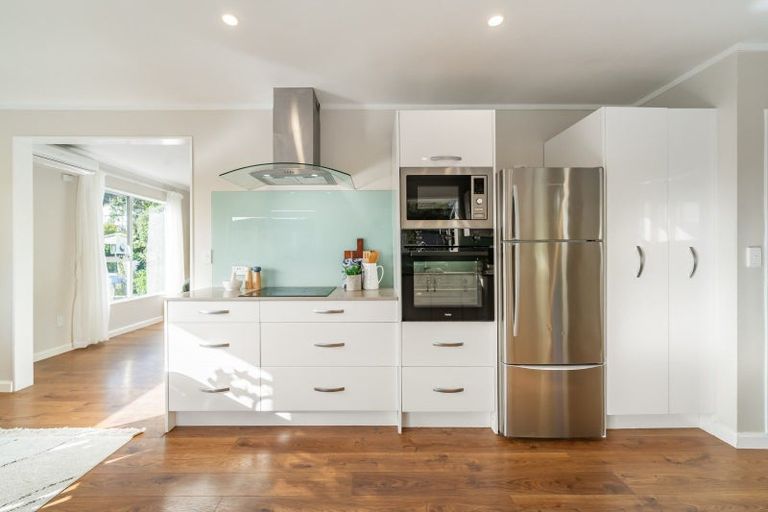 Photo of property in 18 Yarrow Place, Papakowhai, Porirua, 5024