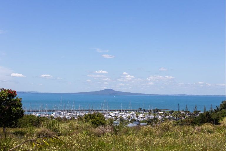Photo of property in 3 Laguna Place, Matakatia, Whangaparaoa, 0930