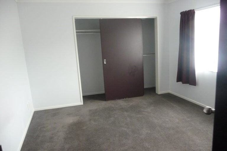 Photo of property in 4 Stella Grove, Newlands, Wellington, 6037