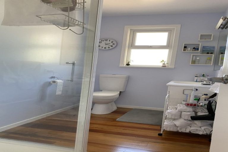 Photo of property in 7 Link Road, Newlands, Wellington, 6037