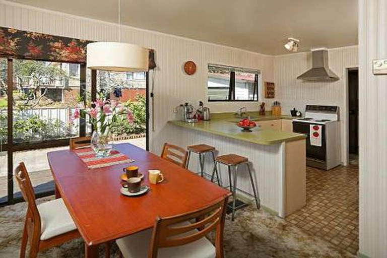 Photo of property in 2a Taipari Road, Te Atatu Peninsula, Auckland, 0610