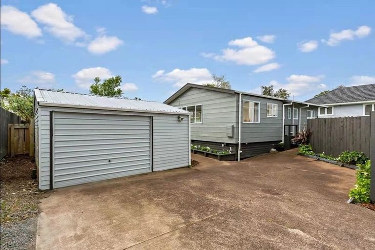 Photo of property in 12 Brookfield Road, Te Atatu Peninsula, Auckland, 0610