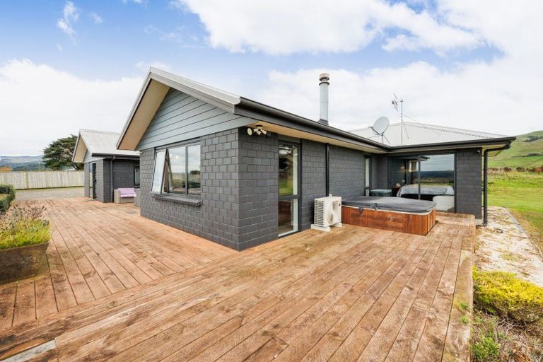 Photo of property in 52 Centre Road, Aokautere, Palmerston North, 4471