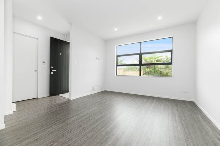 Photo of property in 44b Godley Road, Green Bay, 0604