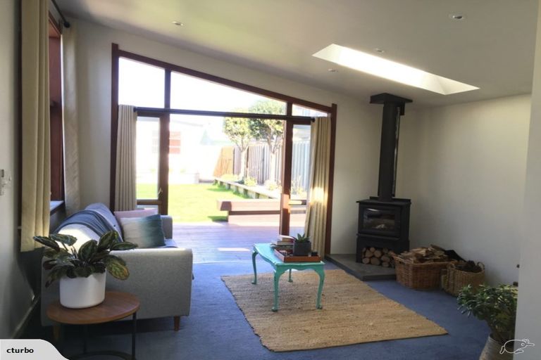 Photo of property in 131 Apu Crescent, Lyall Bay, Wellington, 6022