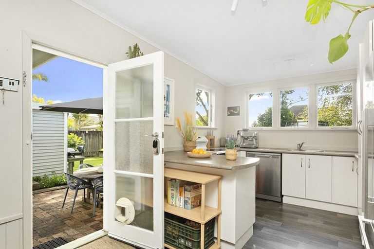 Photo of property in 19 Rimu Street, New Lynn, Auckland, 0600