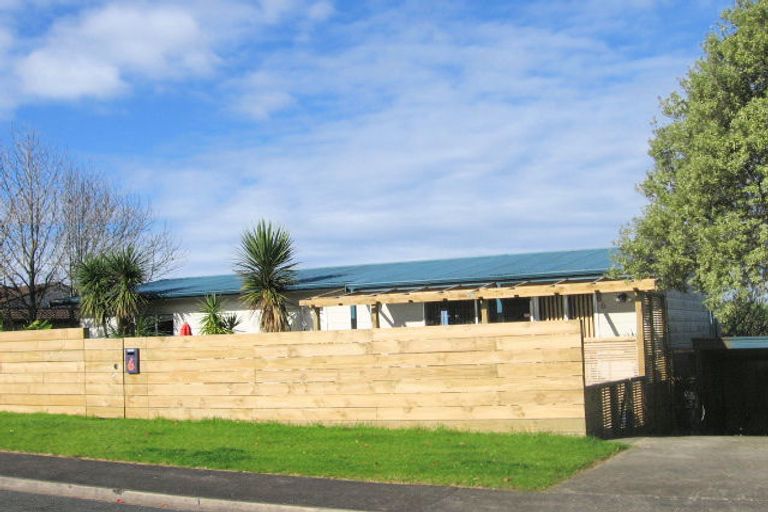 Photo of property in 6 Moxham Grove, Massey, Auckland, 0614