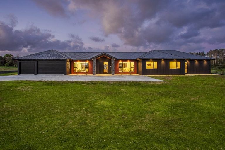 Photo of property in 1 Piwari Lane, Taupaki, 0782