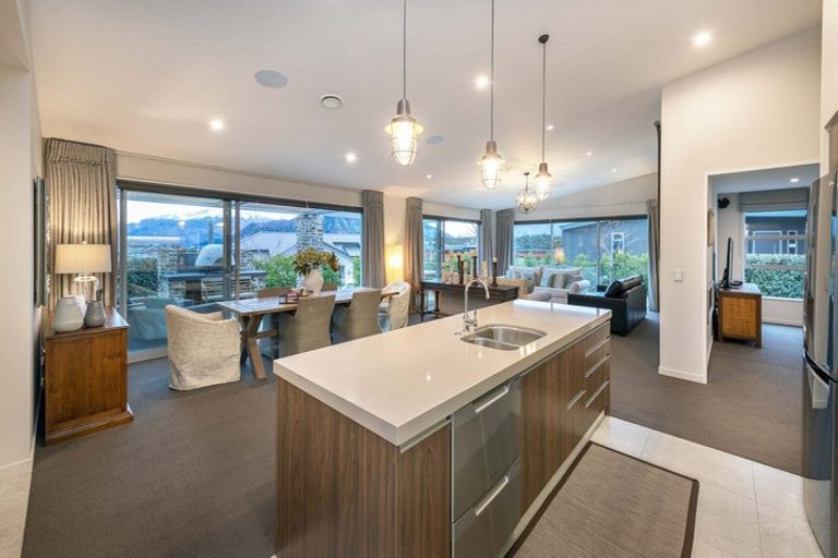Photo of property in 16 Edgewood Place, Wanaka, 9305
