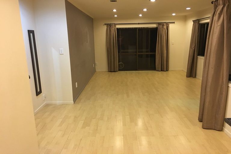 Photo of property in 2/9 Northall Road, New Lynn, Auckland, 0600