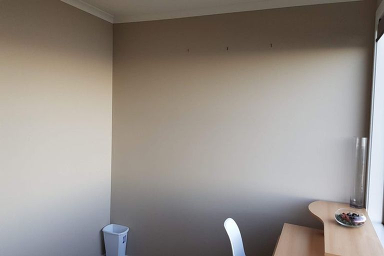 Photo of property in 6b Sunhaven Drive, Newlands, Wellington, 6037