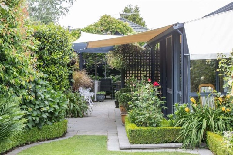 Photo of property in 11 Cricklewood Place, Avonhead, Christchurch, 8042