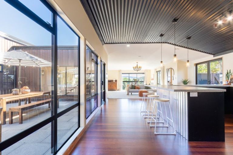 Photo of property in 22 Millennium Hill, Paraparaumu, 5032