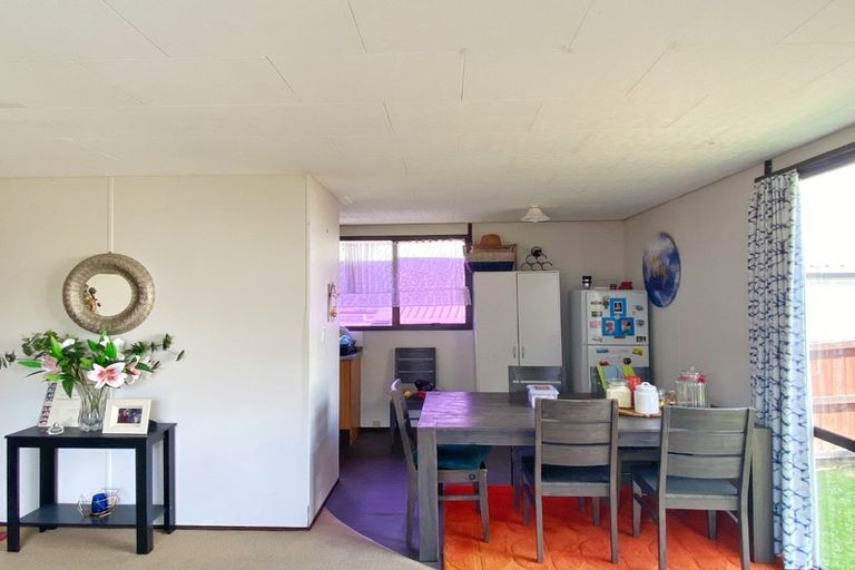 Photo of property in 3 Lynwood Road, New Lynn, Auckland, 0600