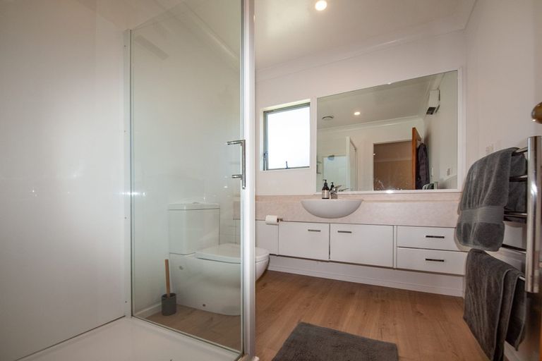 Photo of property in 10 Marford Grove, Churton Park, Wellington, 6037