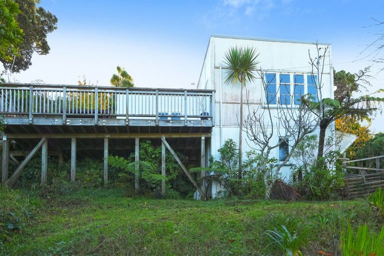 Photo of property in 25 Singers Road, Korokoro, Lower Hutt, 5012