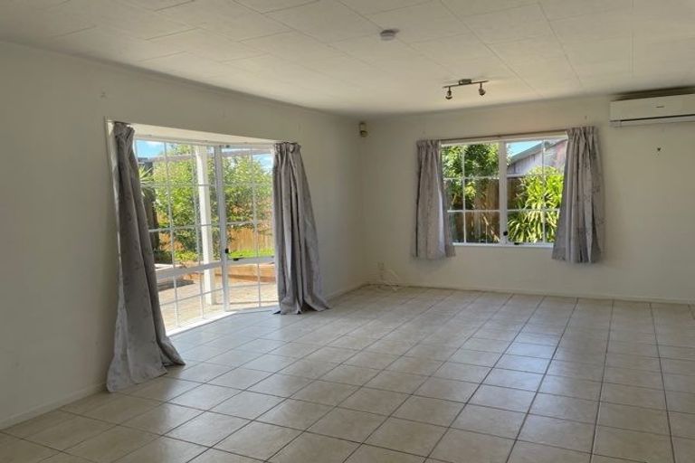 Photo of property in 47 Riverton Drive, Randwick Park, Auckland, 2105