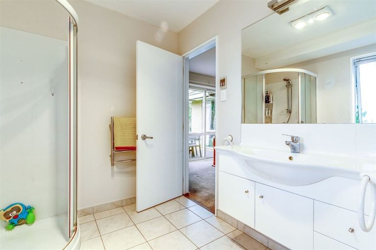 Photo of property in 17 Dunaverty Place, Broomfield, Christchurch, 8042