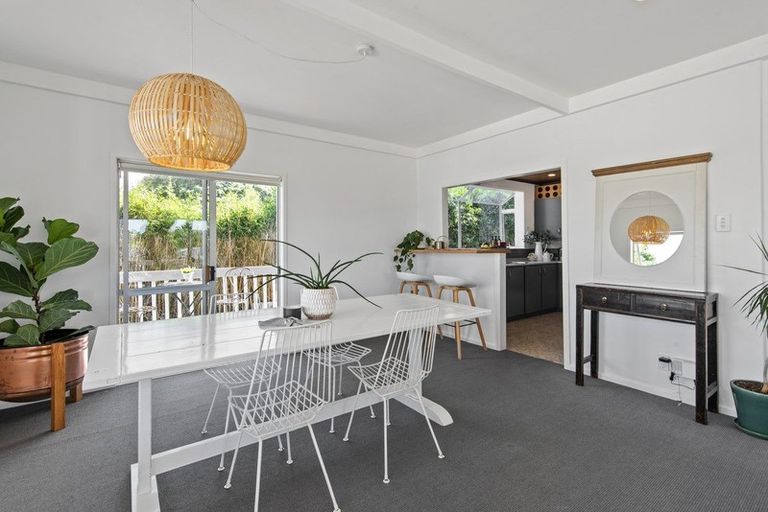 Photo of property in 17 Lyndhurst Road, Te Atatu South, Auckland, 0610