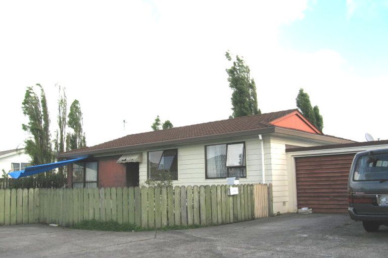 Photo of property in 2/28 Karepo Crescent, Ranui, Auckland, 0612