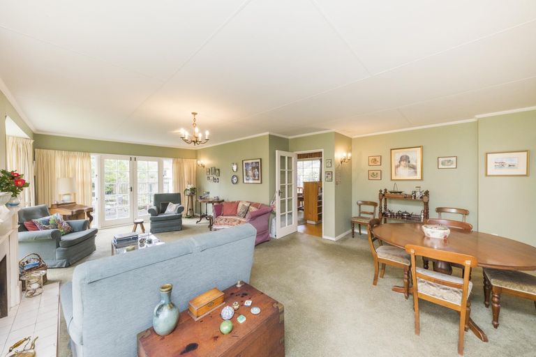 Photo of property in 40 Clifton Terrace, Fitzherbert, Palmerston North, 4410