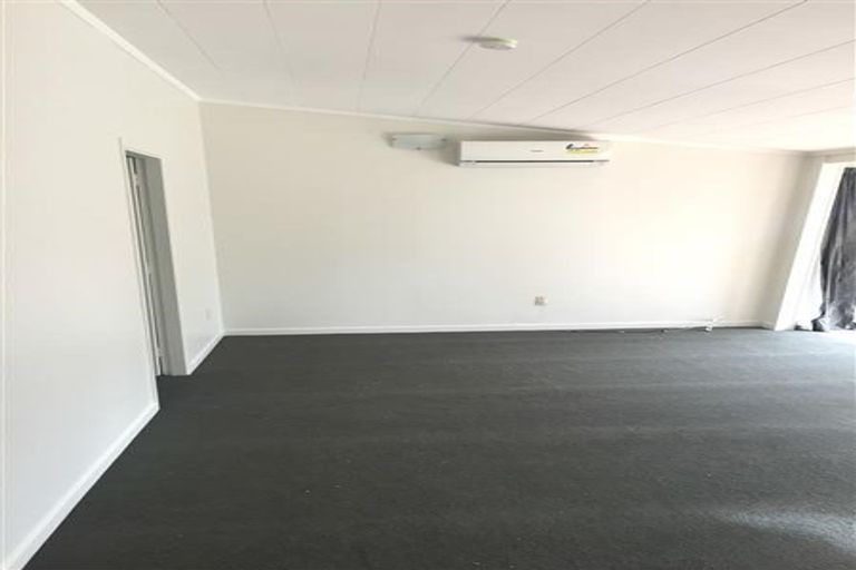 Photo of property in 23 Lillian Place, Orewa, 0931