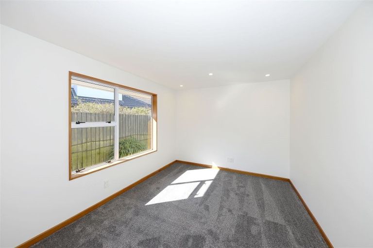 Photo of property in 15 Millcroft Place, Parklands, Christchurch, 8083
