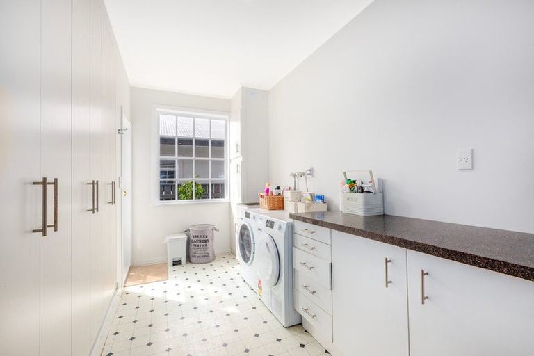 Photo of property in 396 Muritai Road, Eastbourne, Lower Hutt, 5013