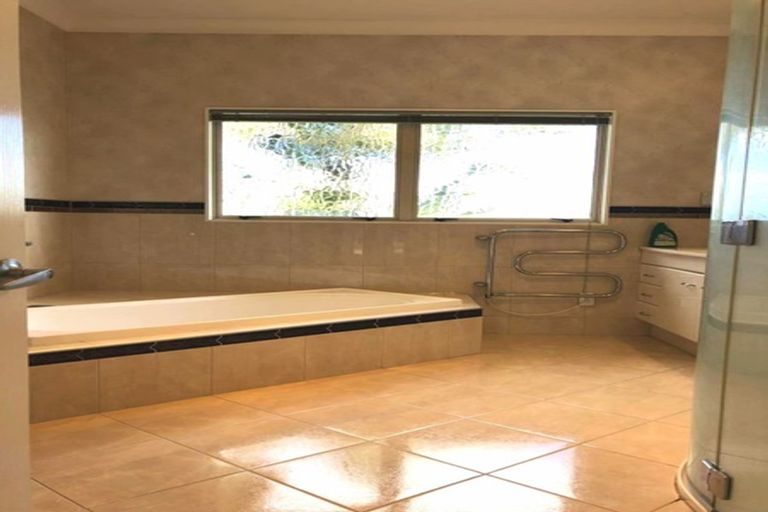 Photo of property in 23 Lansell Drive, East Tamaki Heights, Auckland, 2016