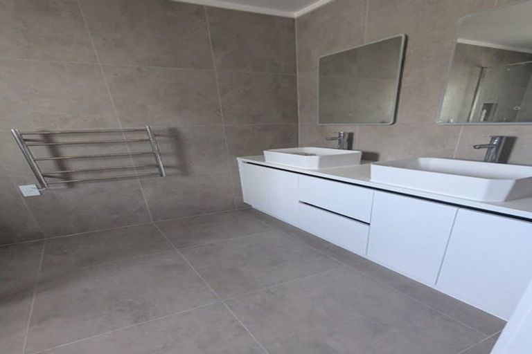 Photo of property in 30 Kervil Avenue, Te Atatu Peninsula, Auckland, 0610