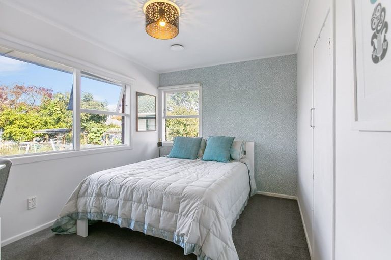 Photo of property in 11 Hereford Street, Te Atatu Peninsula, Auckland, 0610