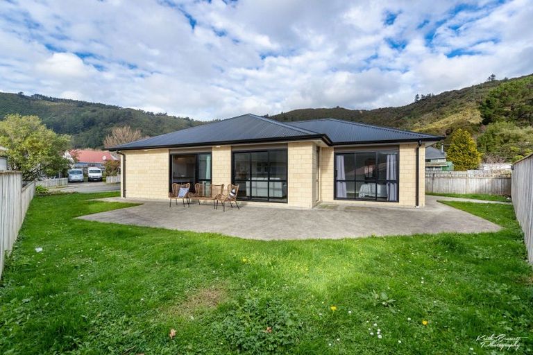 Photo of property in 25 Helvetia Grove, Naenae, Lower Hutt, 5011